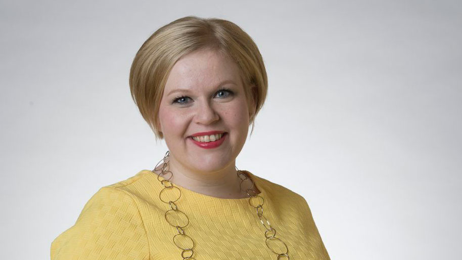 Annika Saarikko. Familje- och omsorgsministeri.