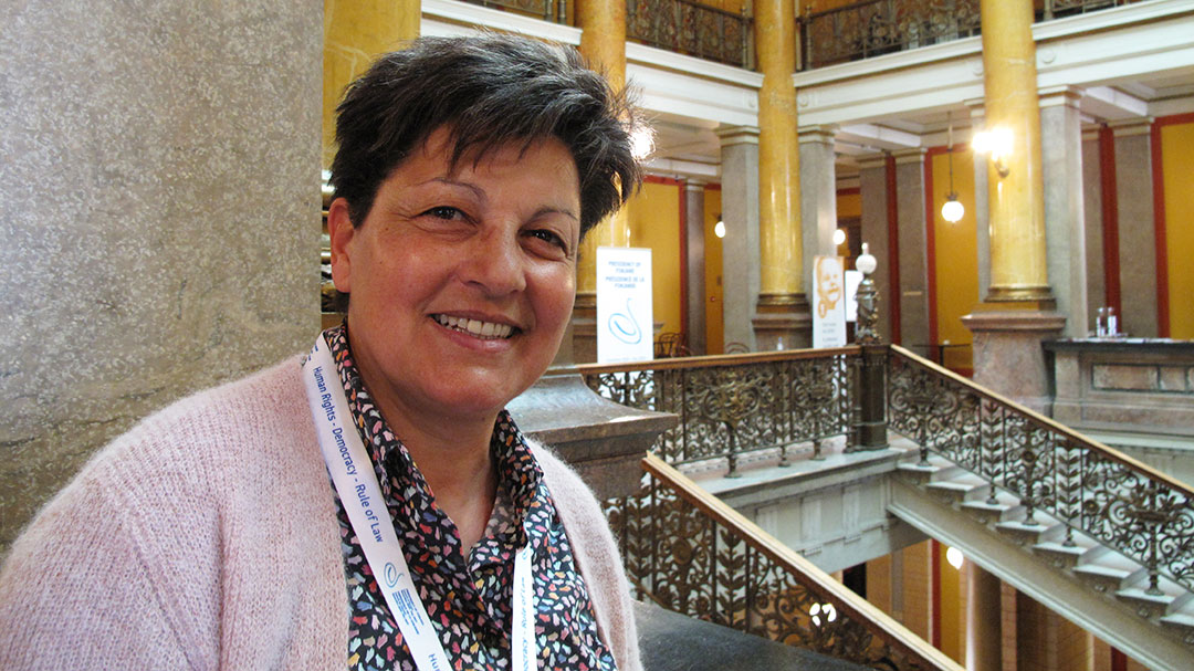 Nicole Abar puhui Euroopan neuvoston konferenssissa Helsingissä.