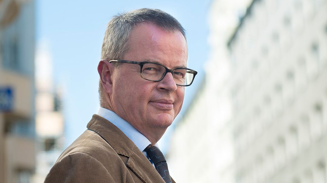 Kuvassa on kolumnin kirjoittaja sosiaali- ja terveysministeriön kansliapäällikkö Veli-Mikko Niemi.