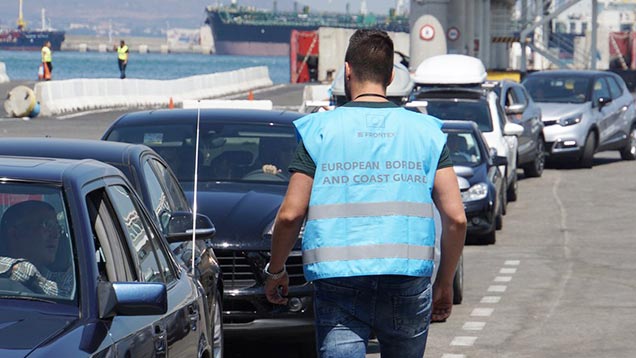 Frontexin rajavalvoja.