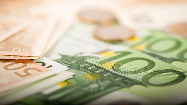 Kuvassa setelinippu euroja